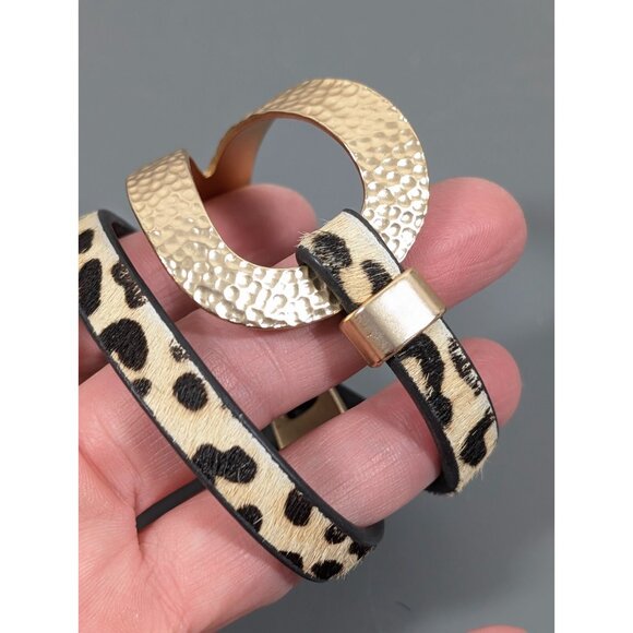 Cheetah Animal Print Faux Fur Gold Tone Hammered Wrap Bracelet 14 inch Boho - Picture 4 of 15